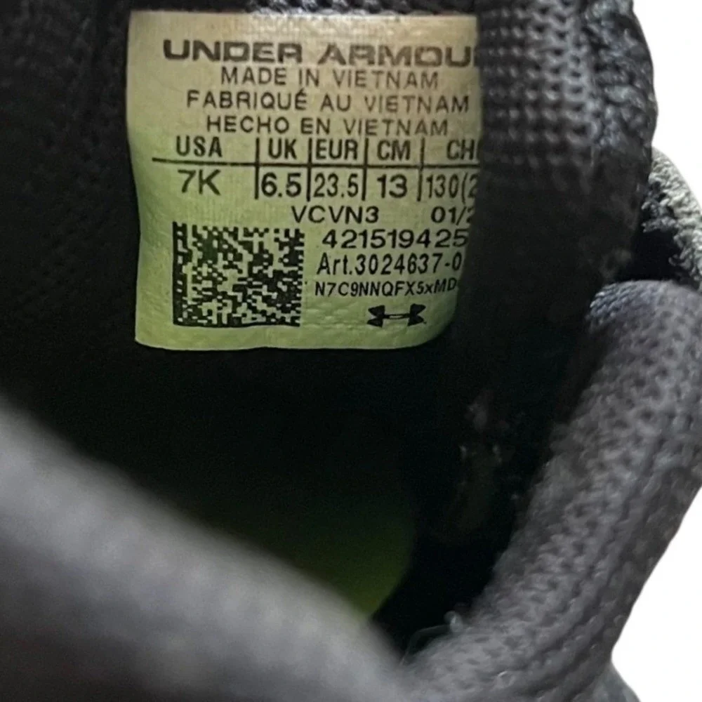 Under Armour Kids Assert 9 Black Lime Green Running Shoe Sneakers 7K 3024637-003